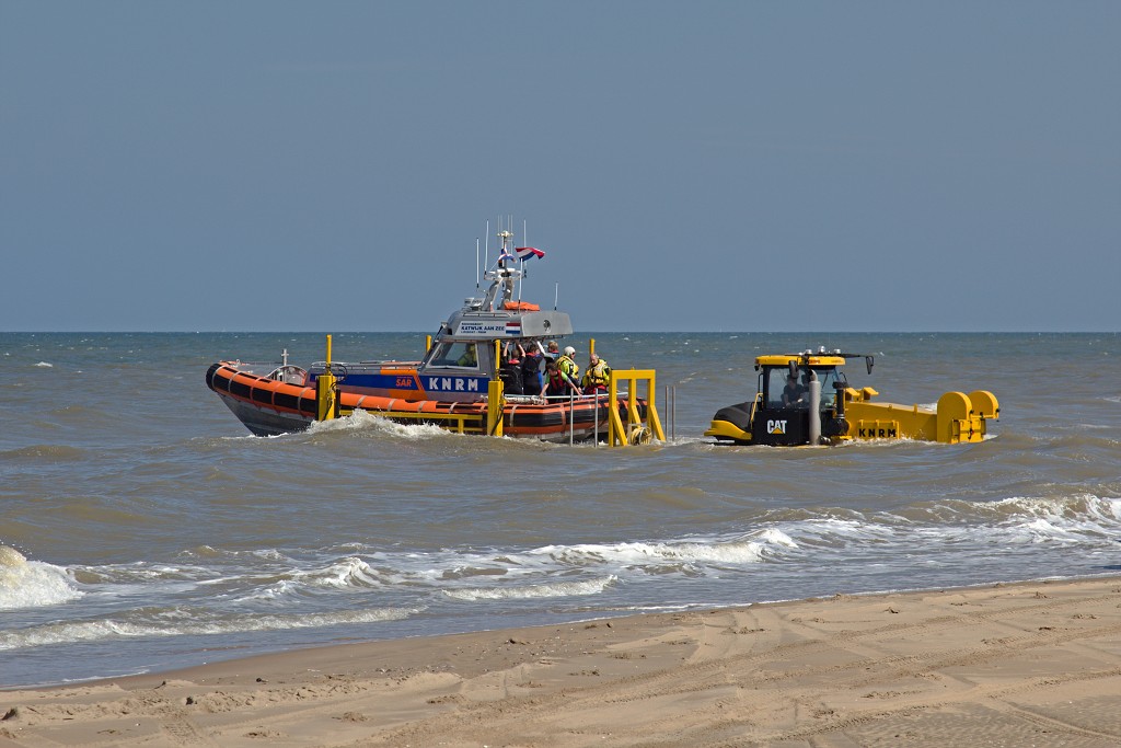 sar katwijk aan zee knrm evenement event festival reddingsdemonstratie search and rescue hulp Abraham Fock crashtender reddingsboot sos hulp in nood scheepsramp